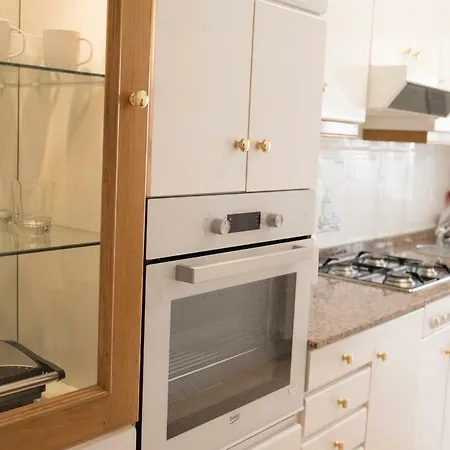 J.e Apartment *
